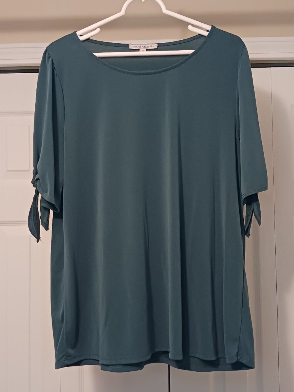 #267 3/$18 - Green Envelope Green Short Sleeve Top Size 1X
